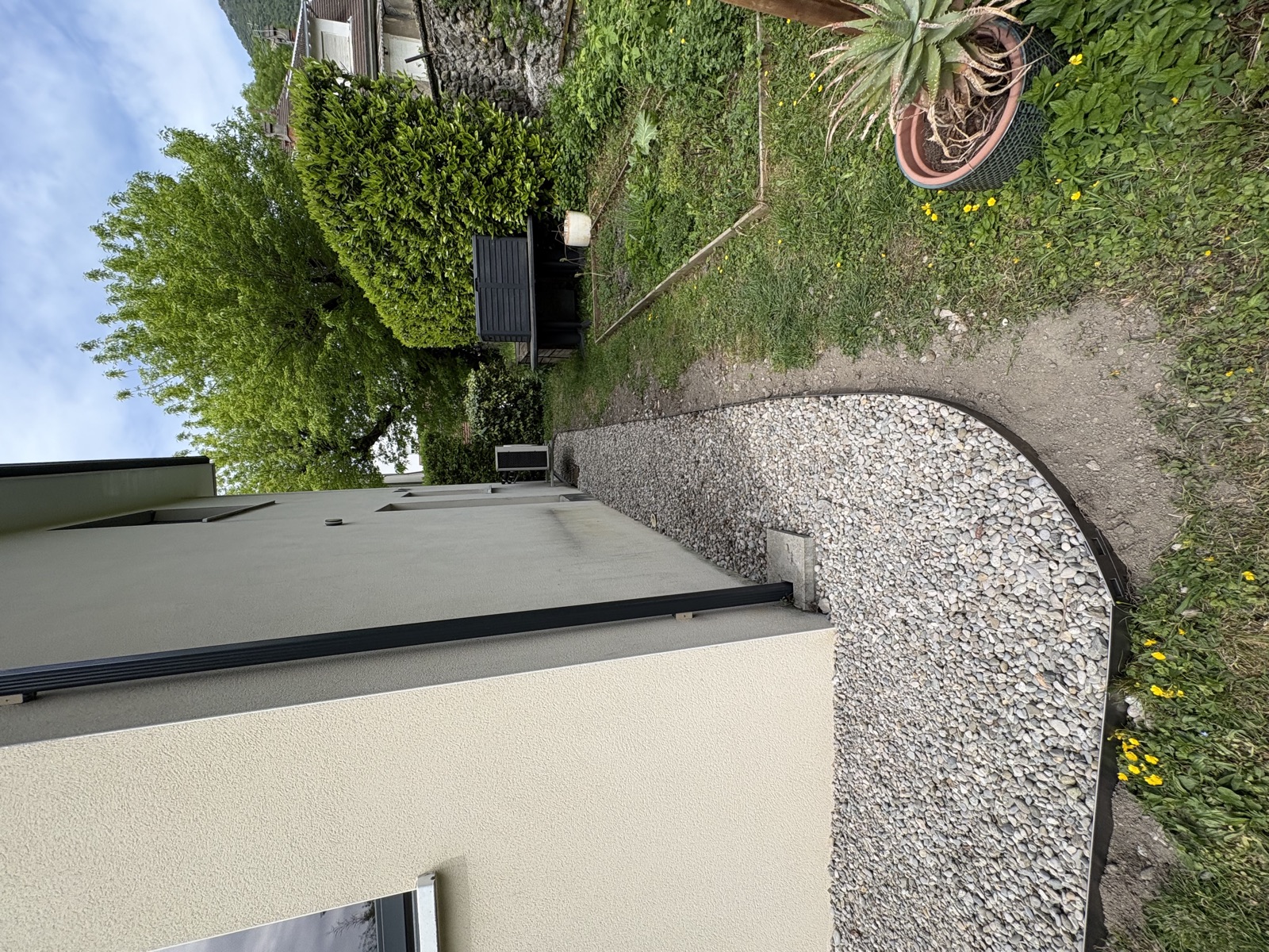 Aménagement paysager du tour d'une maison